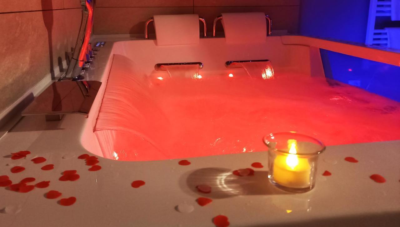 La Passionnante Gite Avec Spa Privatif Saint-Philbert-de-Bouaine Exteriör bild