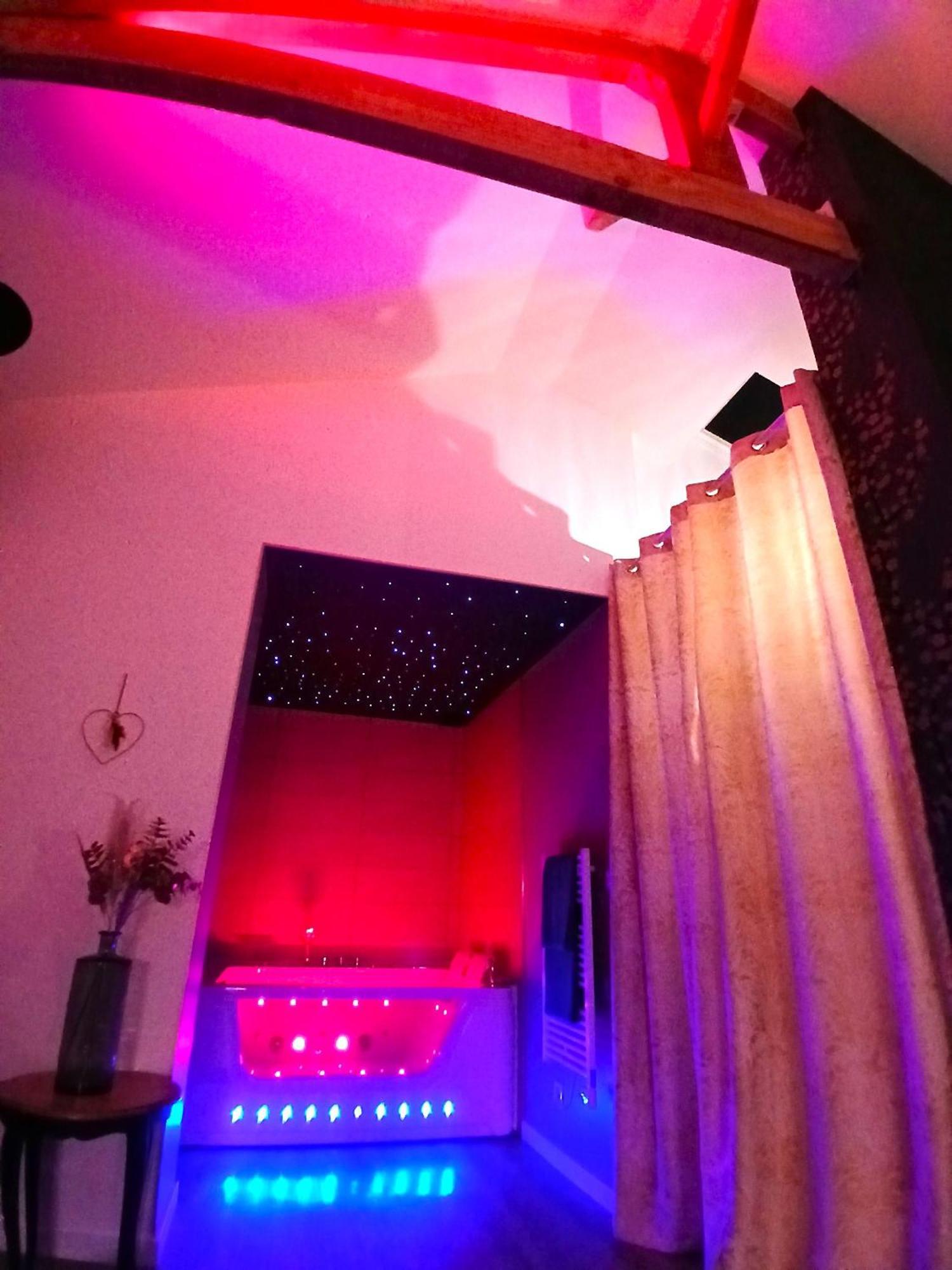 La Passionnante Gite Avec Spa Privatif Saint-Philbert-de-Bouaine Exteriör bild